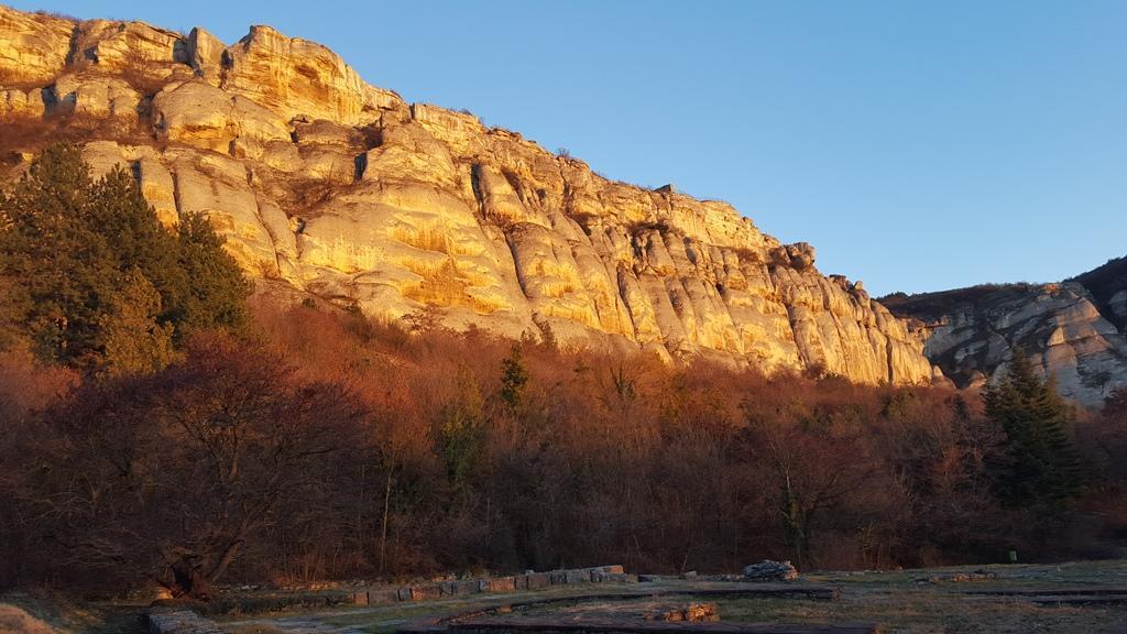 The Wild Fig Hotell Shumen Exteriör bild