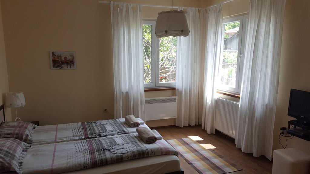 The Wild Fig Hotell Shumen Exteriör bild