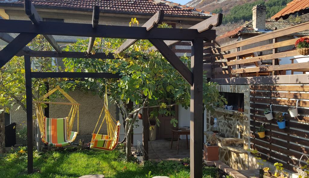 The Wild Fig Hotell Shumen Exteriör bild